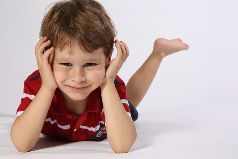 Mamo, tato, nuuudzi mi się!